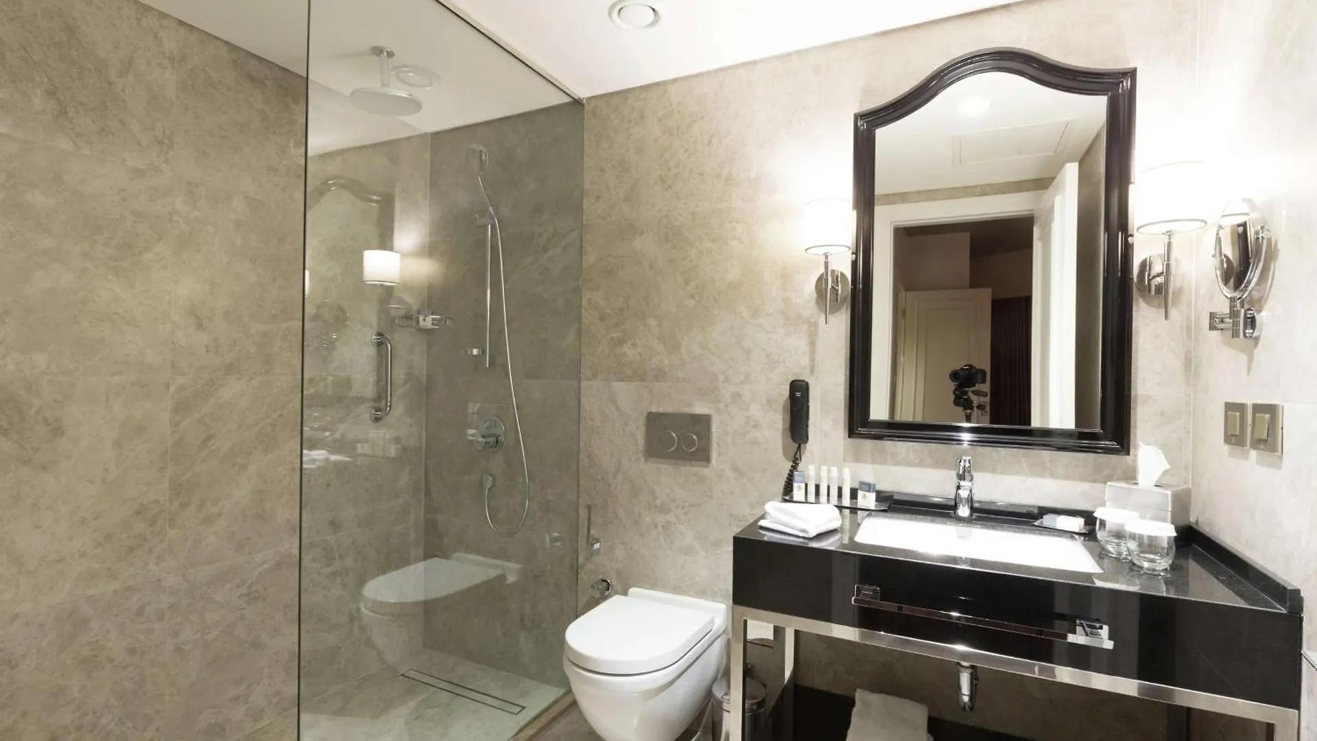 Отель Doubletree By Hilton Izmir Airport