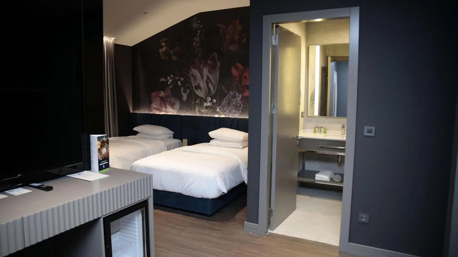 Doubletree By Hilton Izmir Airport Hotel