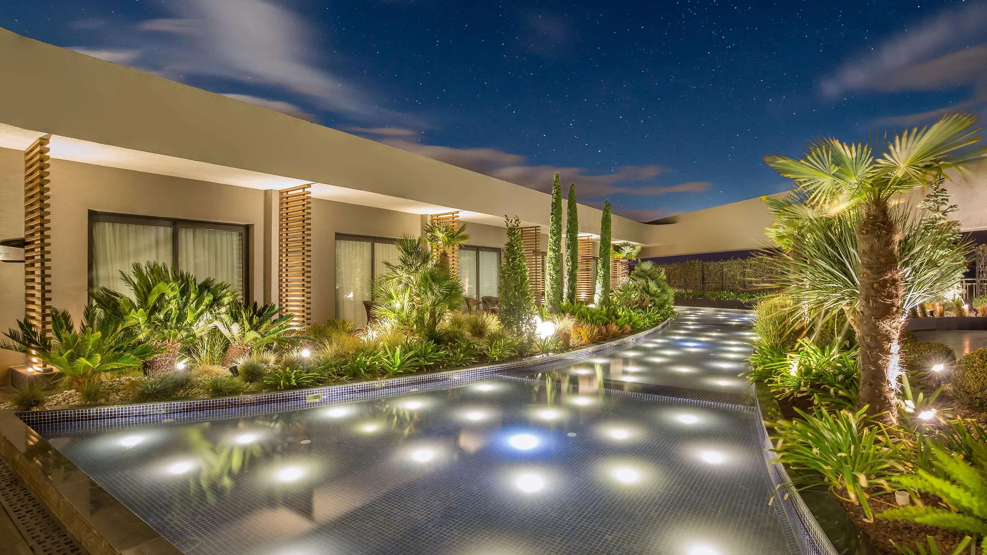 Отель Doubletree By Hilton Izmir Airport
