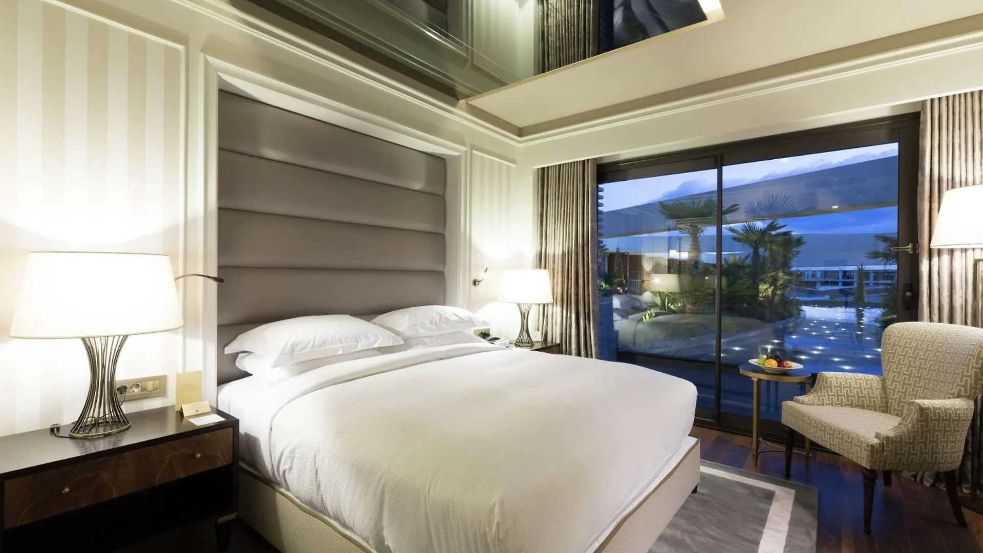 Отель Doubletree By Hilton Izmir Airport 4*,