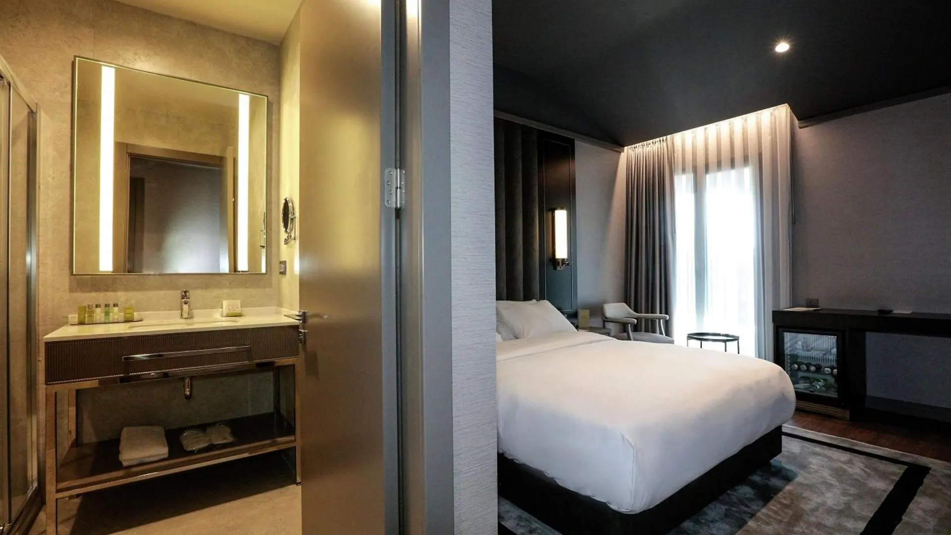 Отель Doubletree By Hilton Izmir Airport