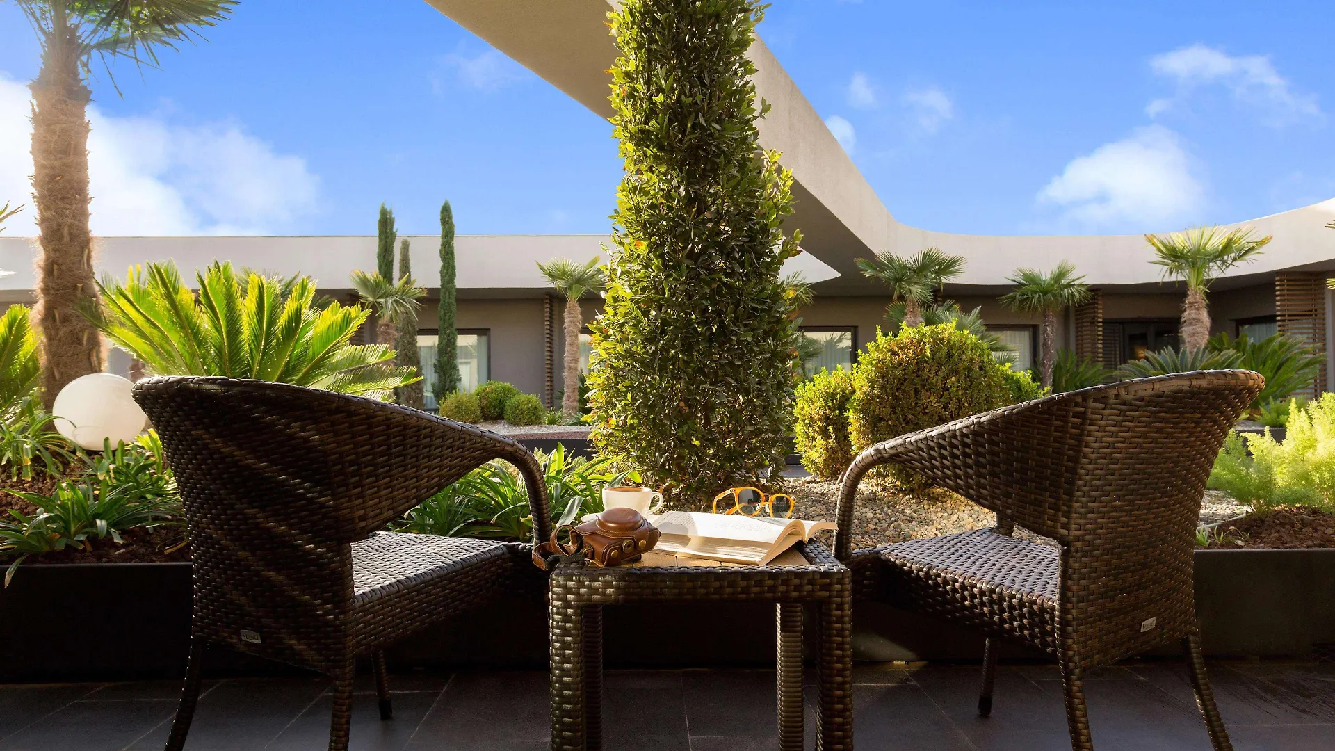 Doubletree By Hilton Izmir Airport Hotel